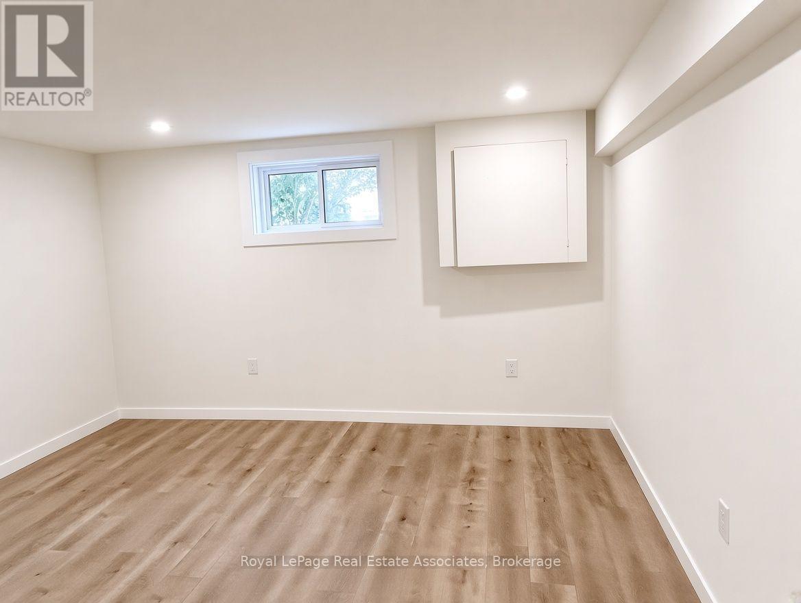 10 Elizabeth Street, Halton Hills (Georgetown), Ontario  L7G 3K2 - Photo 5 - W13802616