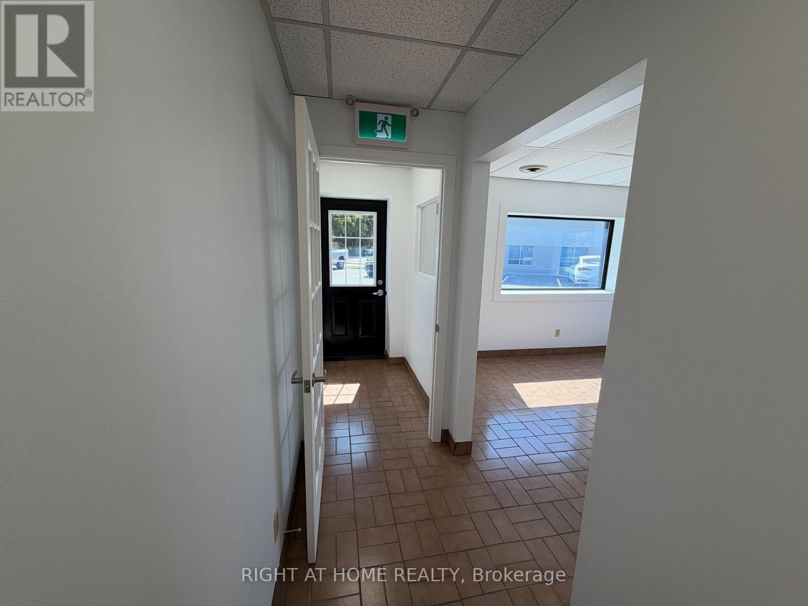 5 - 116 Guelph Street, Halton Hills (Georgetown), Ontario  L7G 4A3 - Photo 2 - W13805618