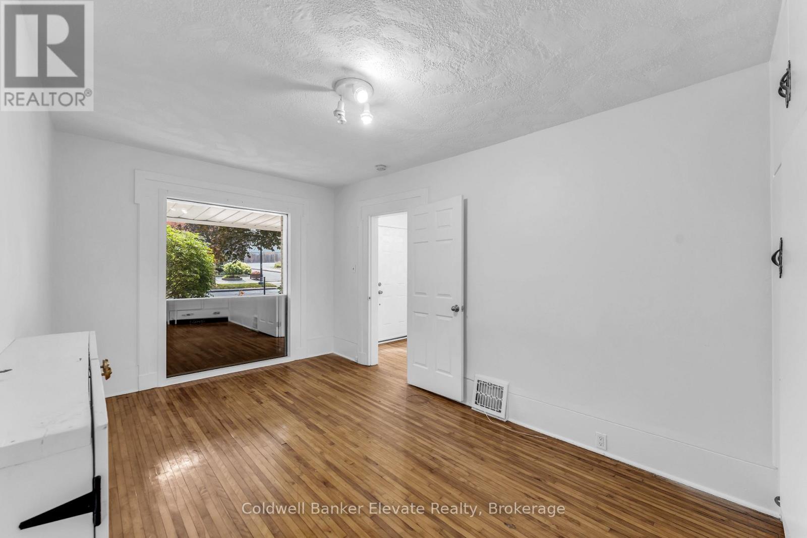 127 Main Street S, Halton Hills (Georgetown), Ontario  L7G 3E5 - Photo 14 - W13809686