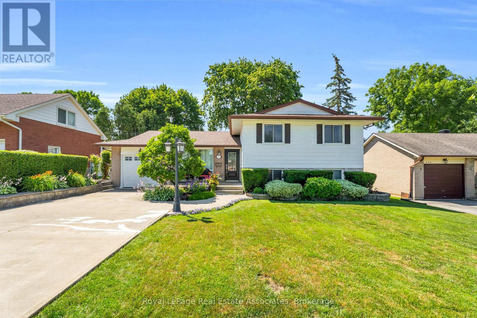 233 Elmore Drive, Halton Hills (Ac Acton), Ontario  L7J 1T8 - Photo 1 - W13809700