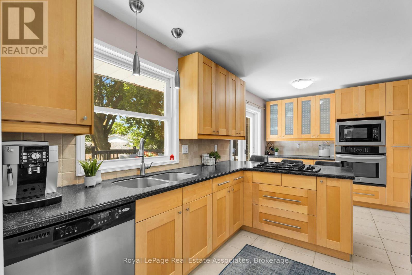233 Elmore Drive, Halton Hills (Ac Acton), Ontario  L7J 1T8 - Photo 12 - W13809700