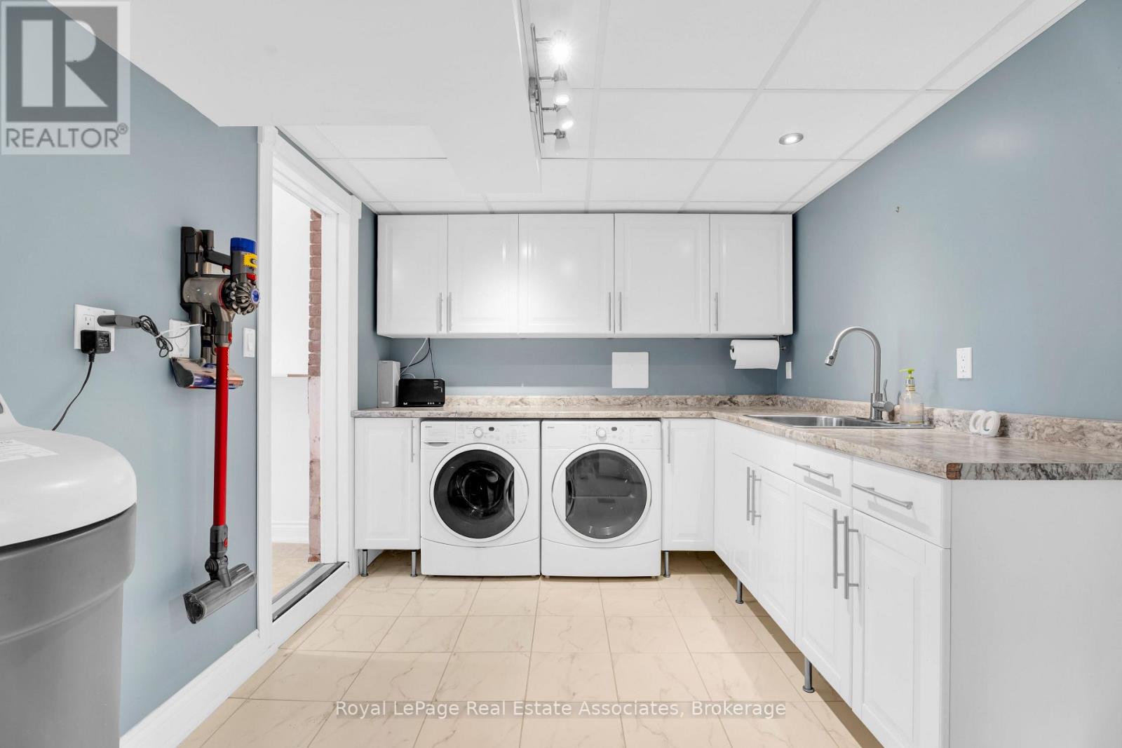 233 Elmore Drive, Halton Hills (Ac Acton), Ontario  L7J 1T8 - Photo 28 - W13809700