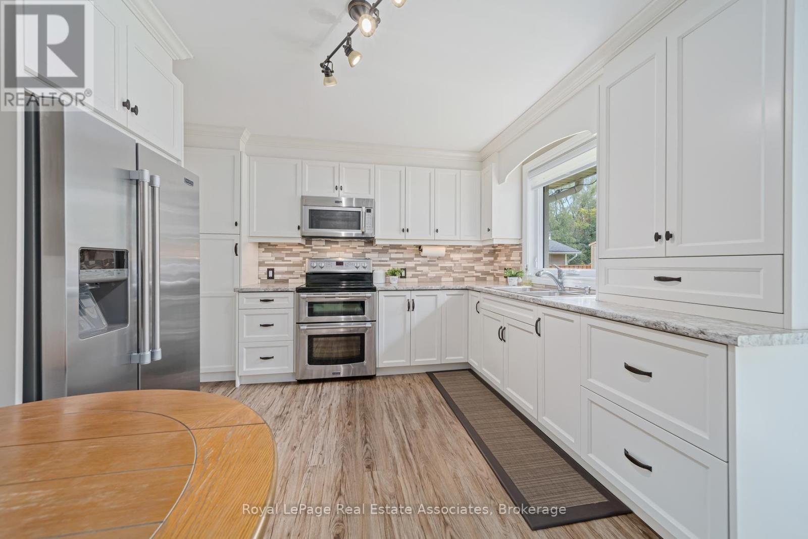 132 Elmore Drive, Halton Hills (Ac Acton), Ontario  L7J 1T2 - Photo 14 - W13818338
