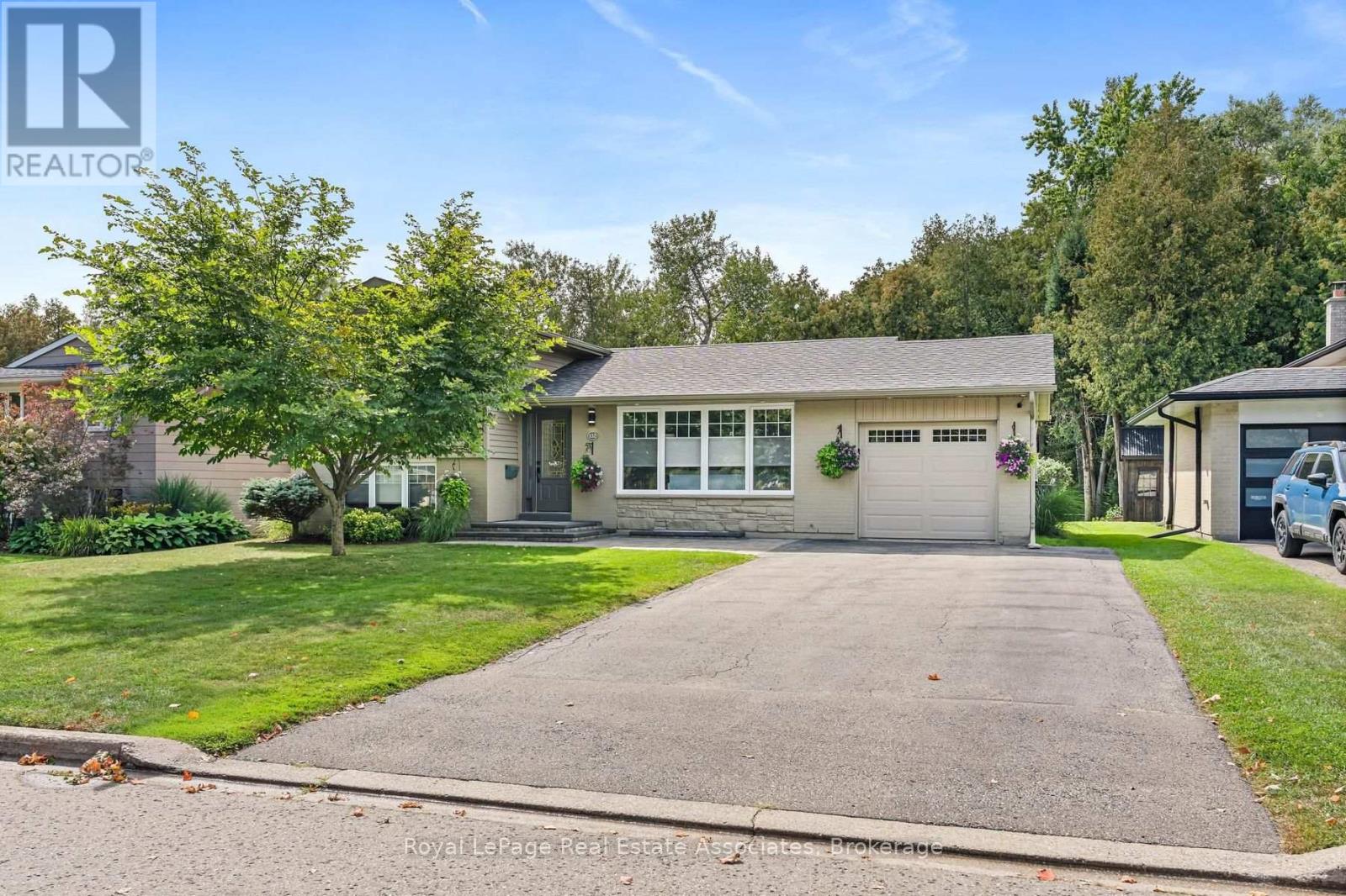 132 Elmore Drive, Halton Hills (Ac Acton), Ontario  L7J 1T2 - Photo 3 - W13818338
