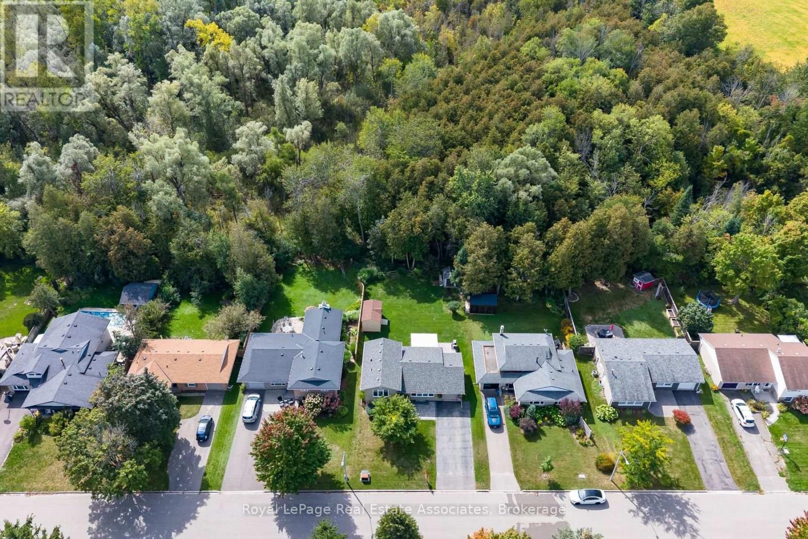 132 Elmore Drive, Halton Hills (Ac Acton), Ontario  L7J 1T2 - Photo 5 - W13818338