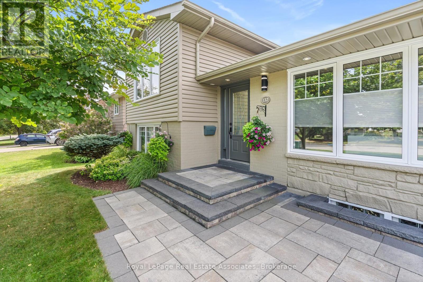 132 Elmore Drive, Halton Hills (Ac Acton), Ontario  L7J 1T2 - Photo 7 - W13818338