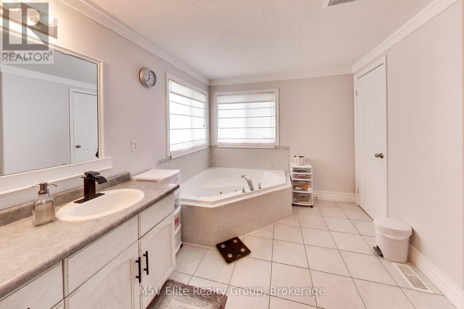 189 Churchill Road, Halton Hills (Ac Acton), Ontario  L7J 3B4 - Photo 10 - W13821396