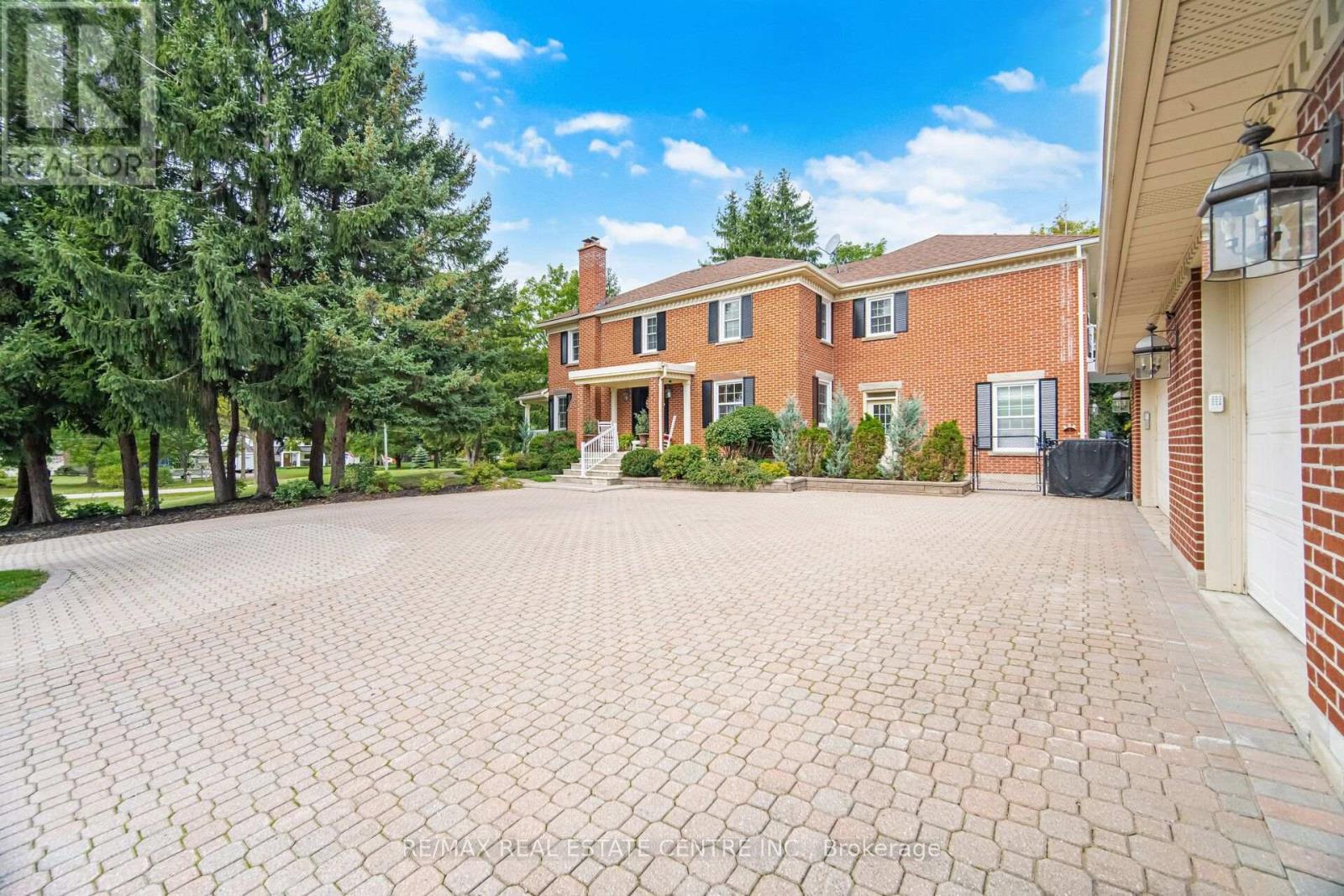 10245 Old Pine Crest Road, Brampton (Northwest Brampton), Ontario  L0P 1K0 - Photo 1 - W13822020