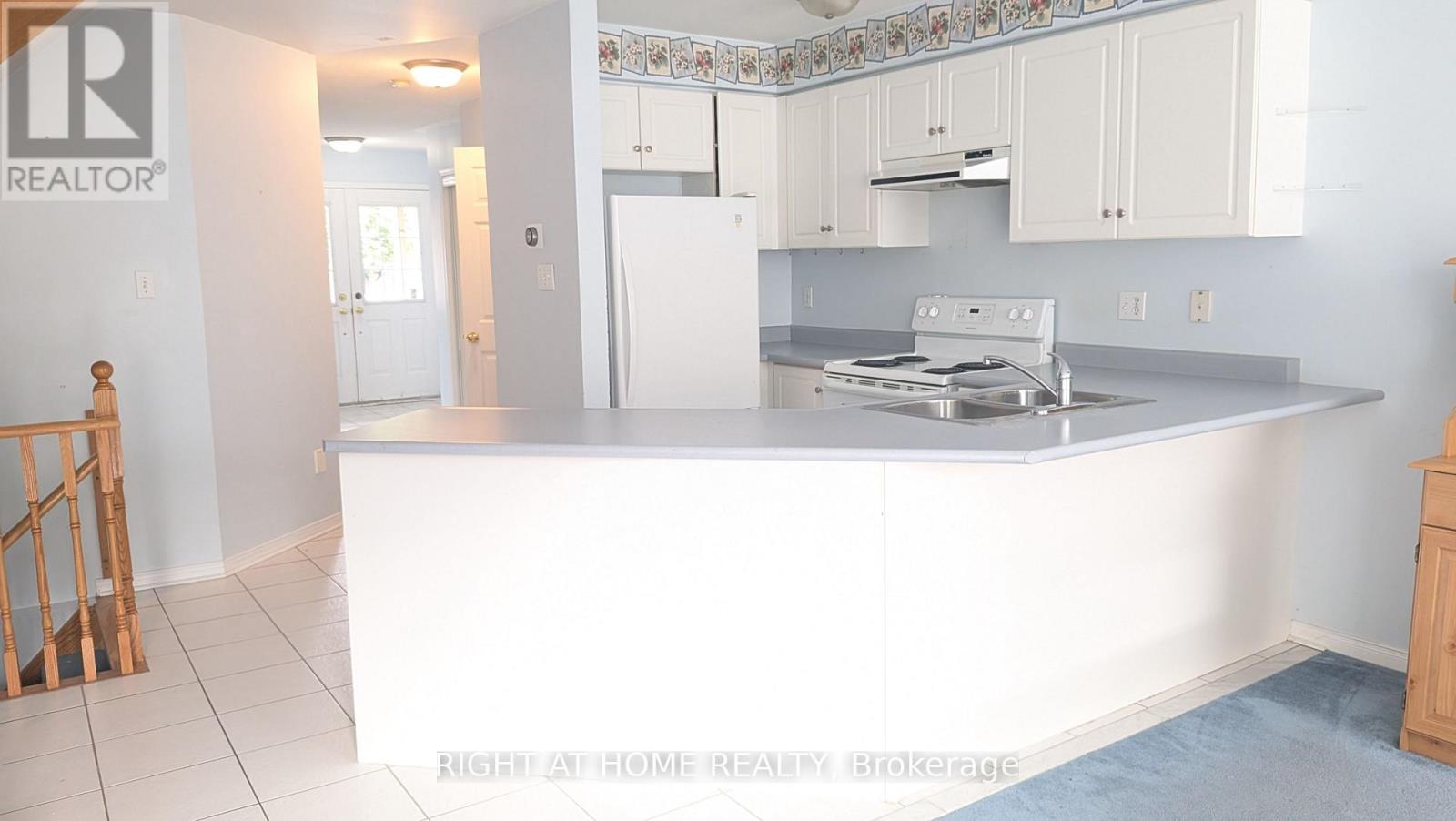 22 Harding Street, Halton Hills (Georgetown), Ontario  L7G 6B2 - Photo 4 - W13822084