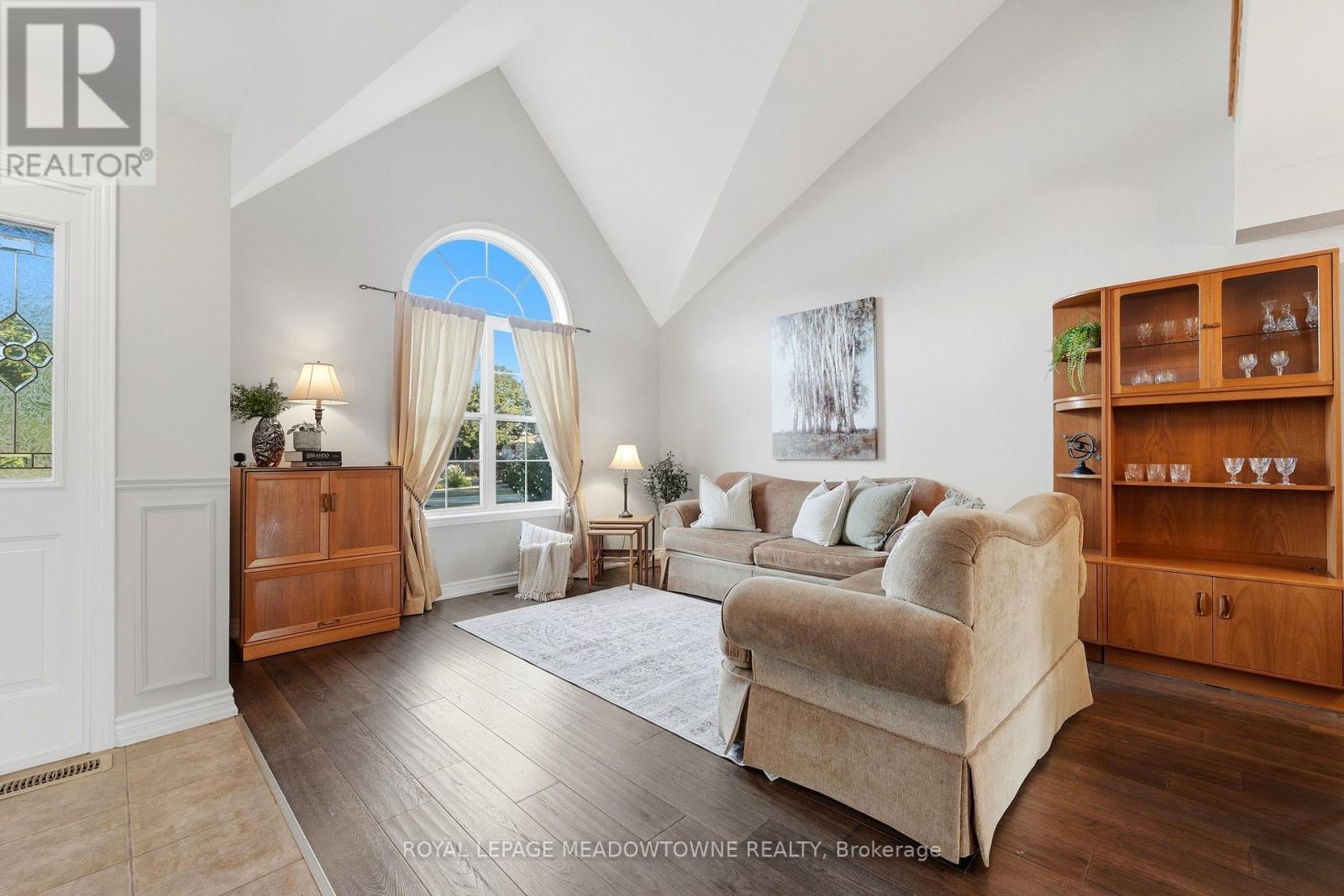 15 Costigan Court, Halton Hills (Georgetown), Ontario  L7G 6J1 - Photo 4 - W13822786