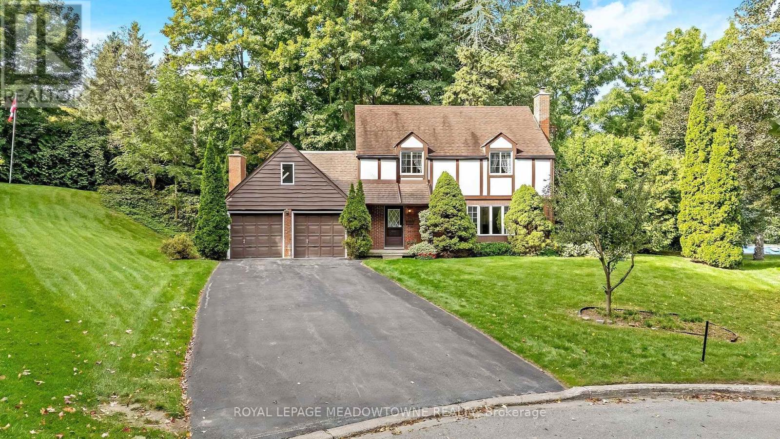 12 Mullen Place, Halton Hills (Glen Williams), Ontario  L7G 2R9 - Photo 1 - W13823676