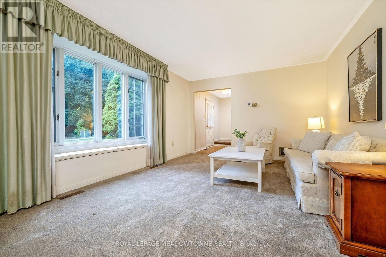 12 Mullen Place, Halton Hills (Glen Williams), Ontario  L7G 2R9 - Photo 8 - W13823676