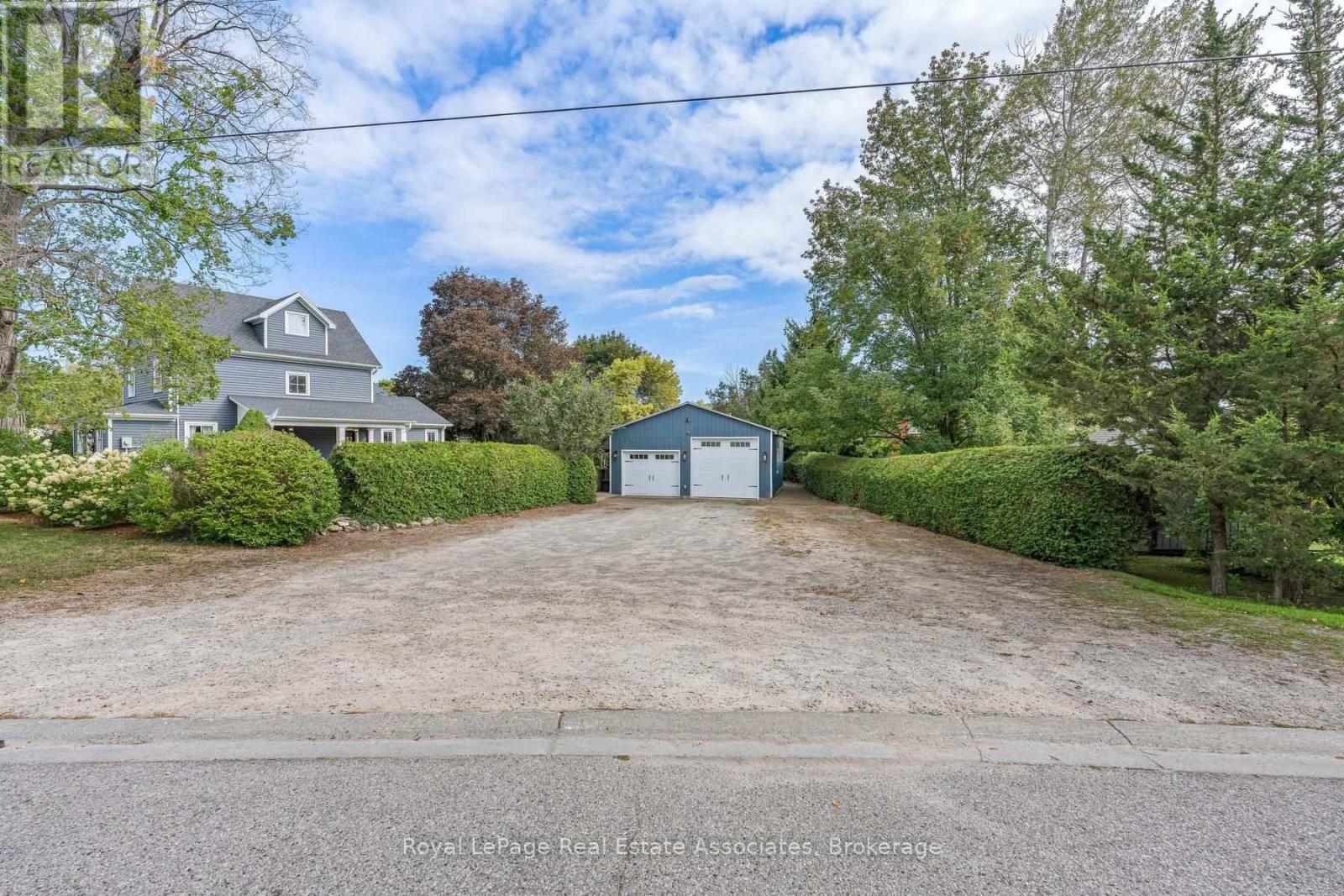16 Wildwood Road, Halton Hills (Glen Williams), Ontario  L7G 2W7 - Photo 4 - W13823710
