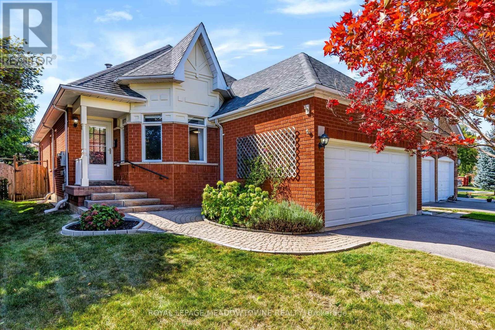 16 Harrop Avenue, Halton Hills (Georgetown), Ontario  L7G 5R2 - Photo 3 - W13824726