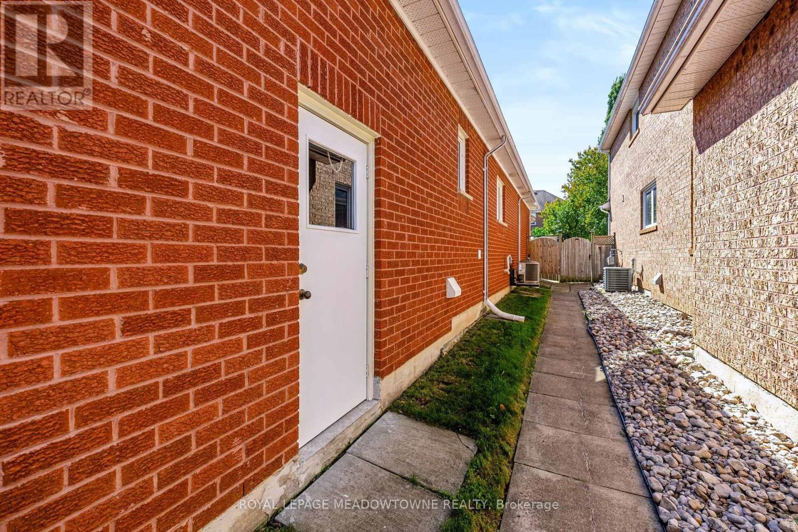 16 Harrop Avenue, Halton Hills (Georgetown), Ontario  L7G 5R2 - Photo 47 - W13824726