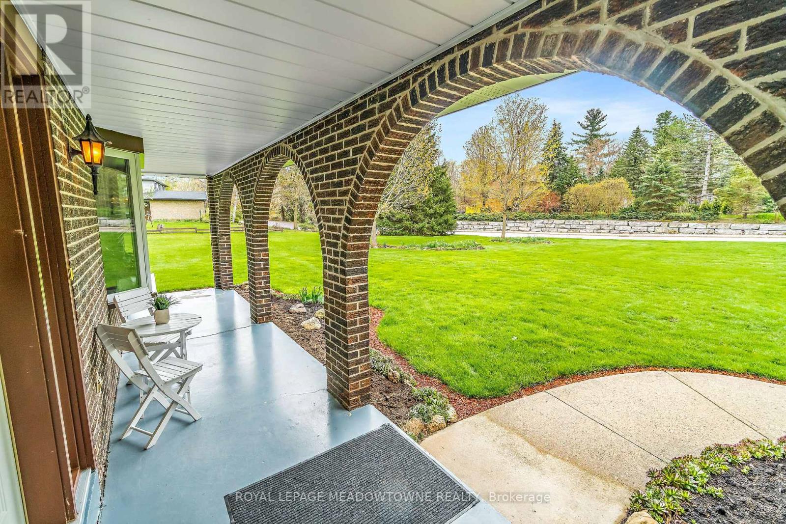 39 Wildwood Road, Halton Hills (Glen Williams), Ontario  L7G 2W8 - Photo 6 - W13824936