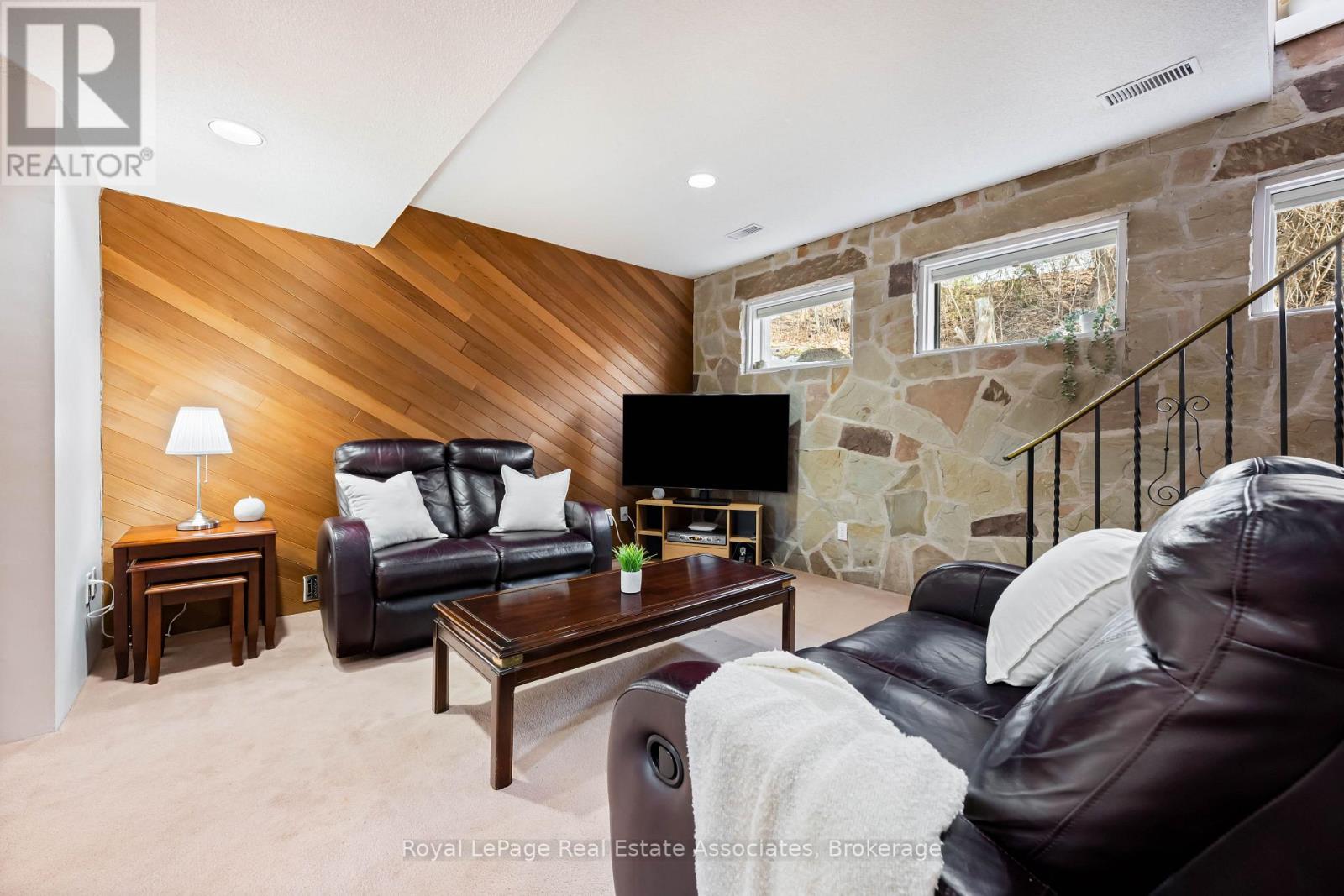8 Ann Street, Halton Hills (Georgetown), Ontario  L7G 2V2 - Photo 32 - W13825176