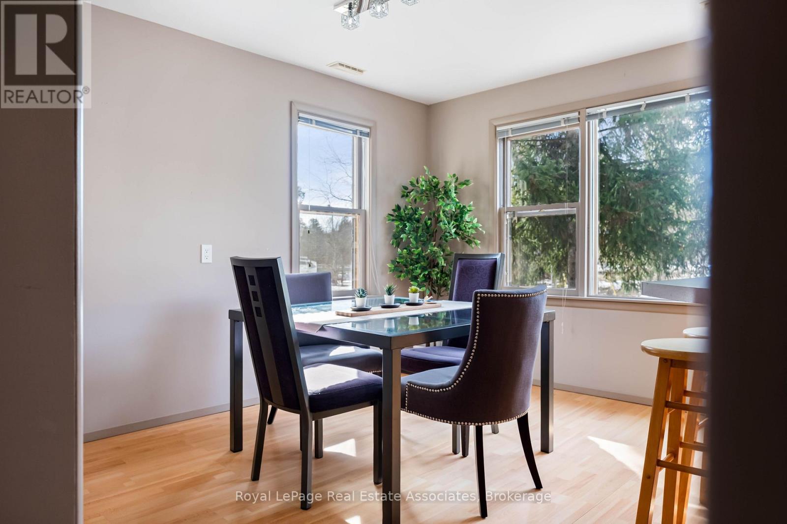 8 Ann Street, Halton Hills (Georgetown), Ontario  L7G 2V2 - Photo 5 - W13825176