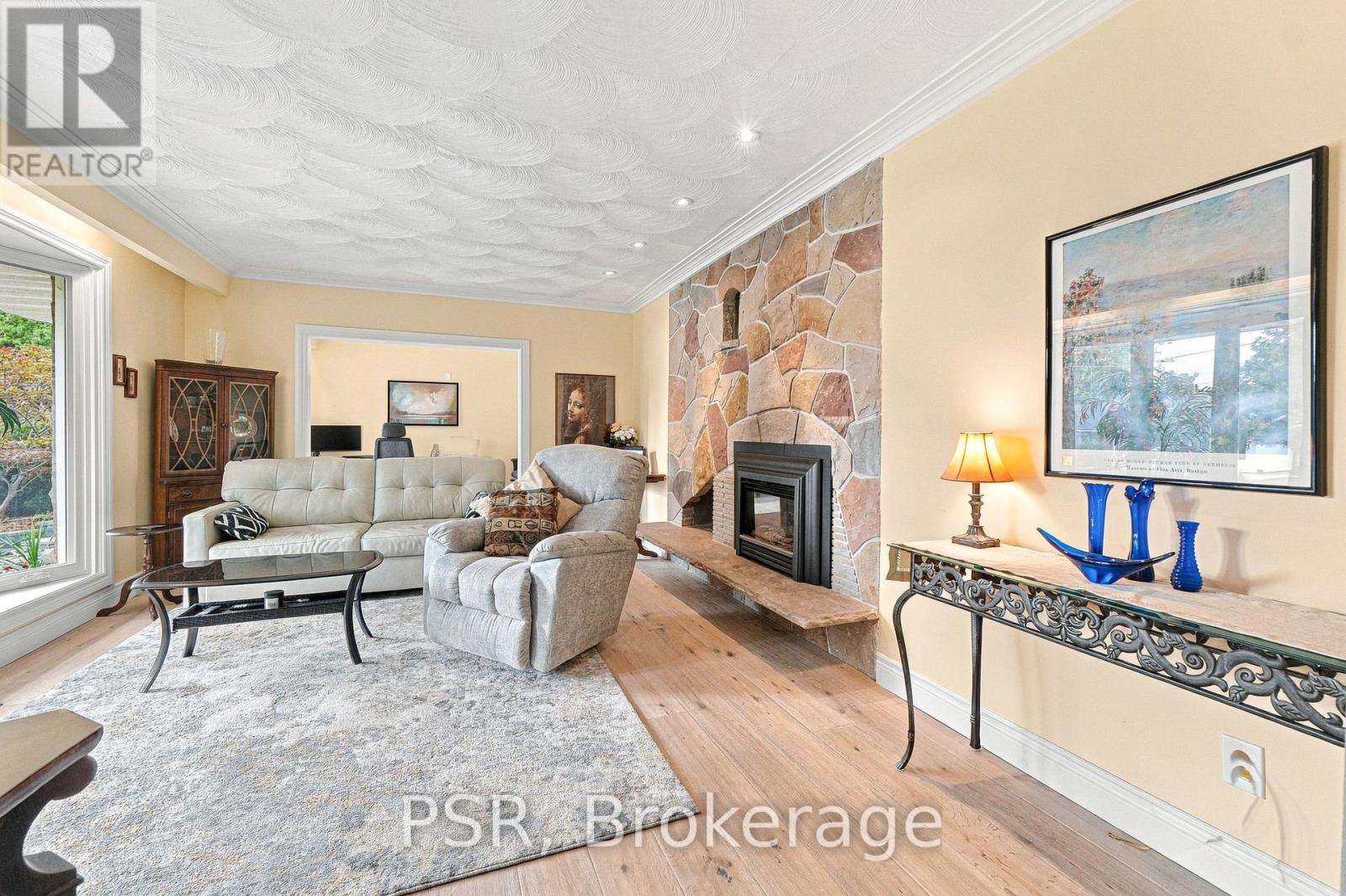 15 Valleyview Road, Halton Hills (Georgetown), Ontario  L7G 1W3 - Photo 2 - W13826632