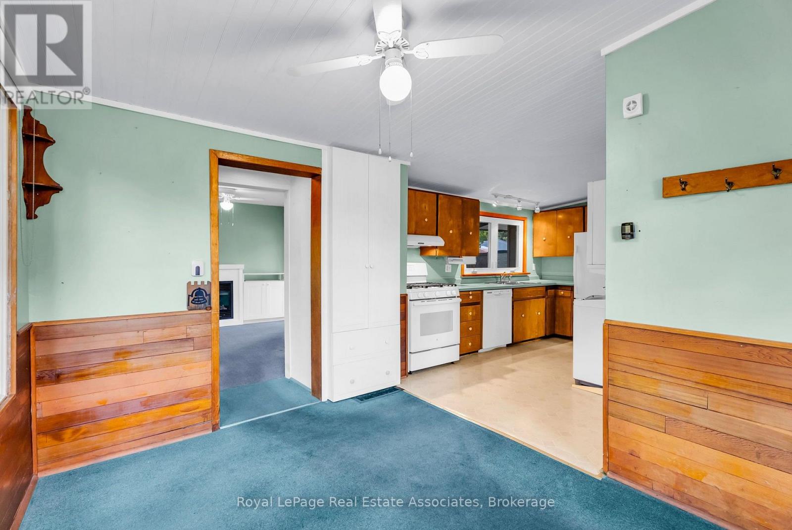 20 Adamson Street N, Halton Hills (Rural Halton Hills), Ontario  L0P 0A2 - Photo 10 - W13827938