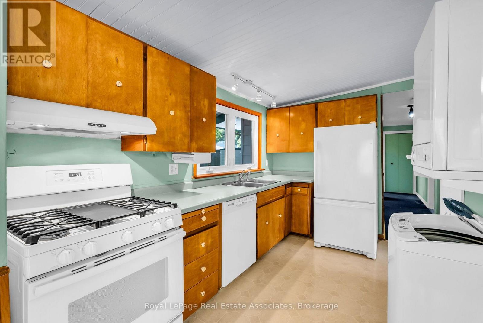 20 Adamson Street N, Halton Hills (Rural Halton Hills), Ontario  L0P 0A2 - Photo 11 - W13827938