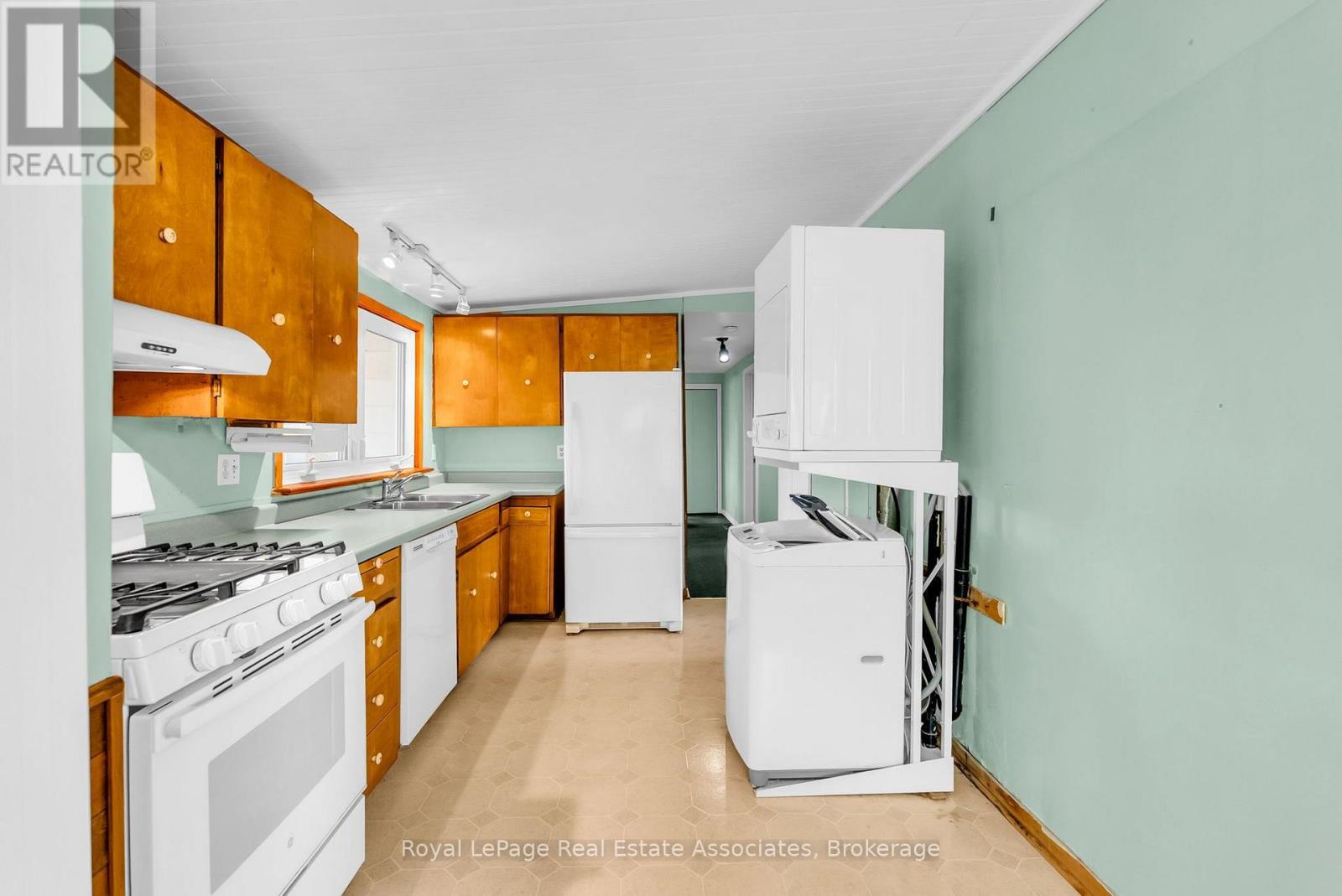 20 Adamson Street N, Halton Hills (Rural Halton Hills), Ontario  L0P 0A2 - Photo 12 - W13827938