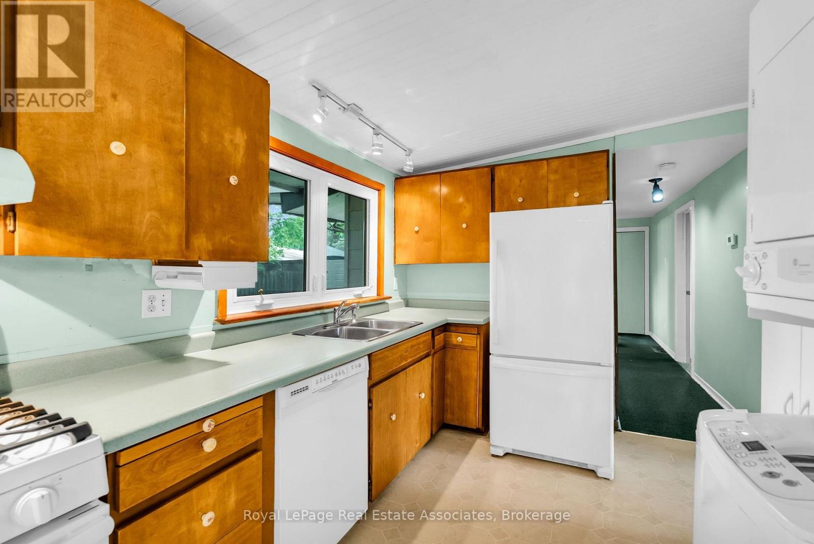 20 Adamson Street N, Halton Hills (Rural Halton Hills), Ontario  L0P 0A2 - Photo 13 - W13827938