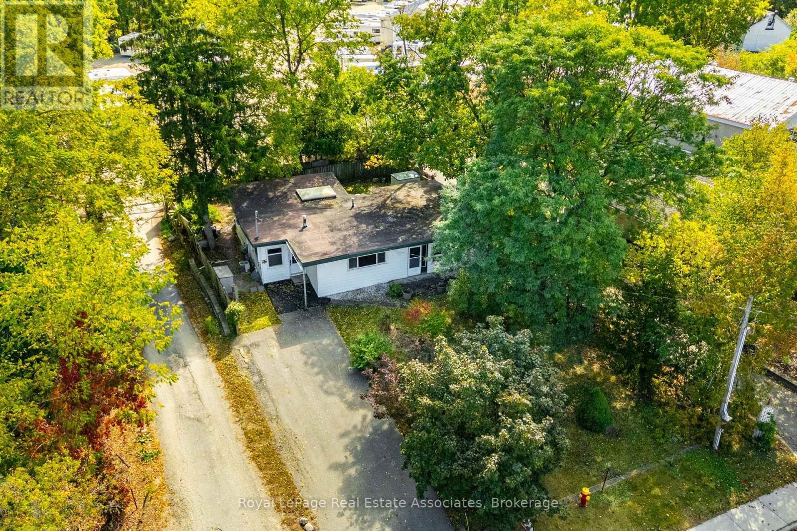 20 Adamson Street N, Halton Hills (Rural Halton Hills), Ontario  L0P 0A2 - Photo 2 - W13827938