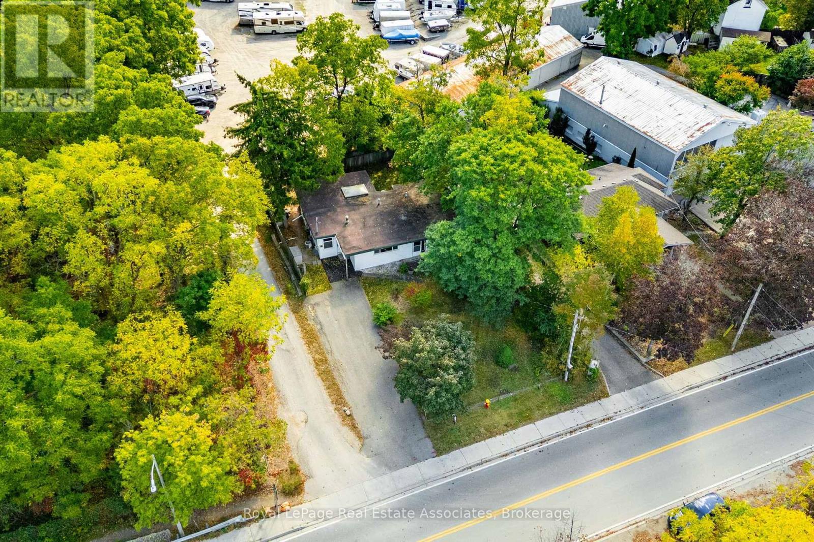 20 Adamson Street N, Halton Hills (Rural Halton Hills), Ontario  L0P 0A2 - Photo 3 - W13827938