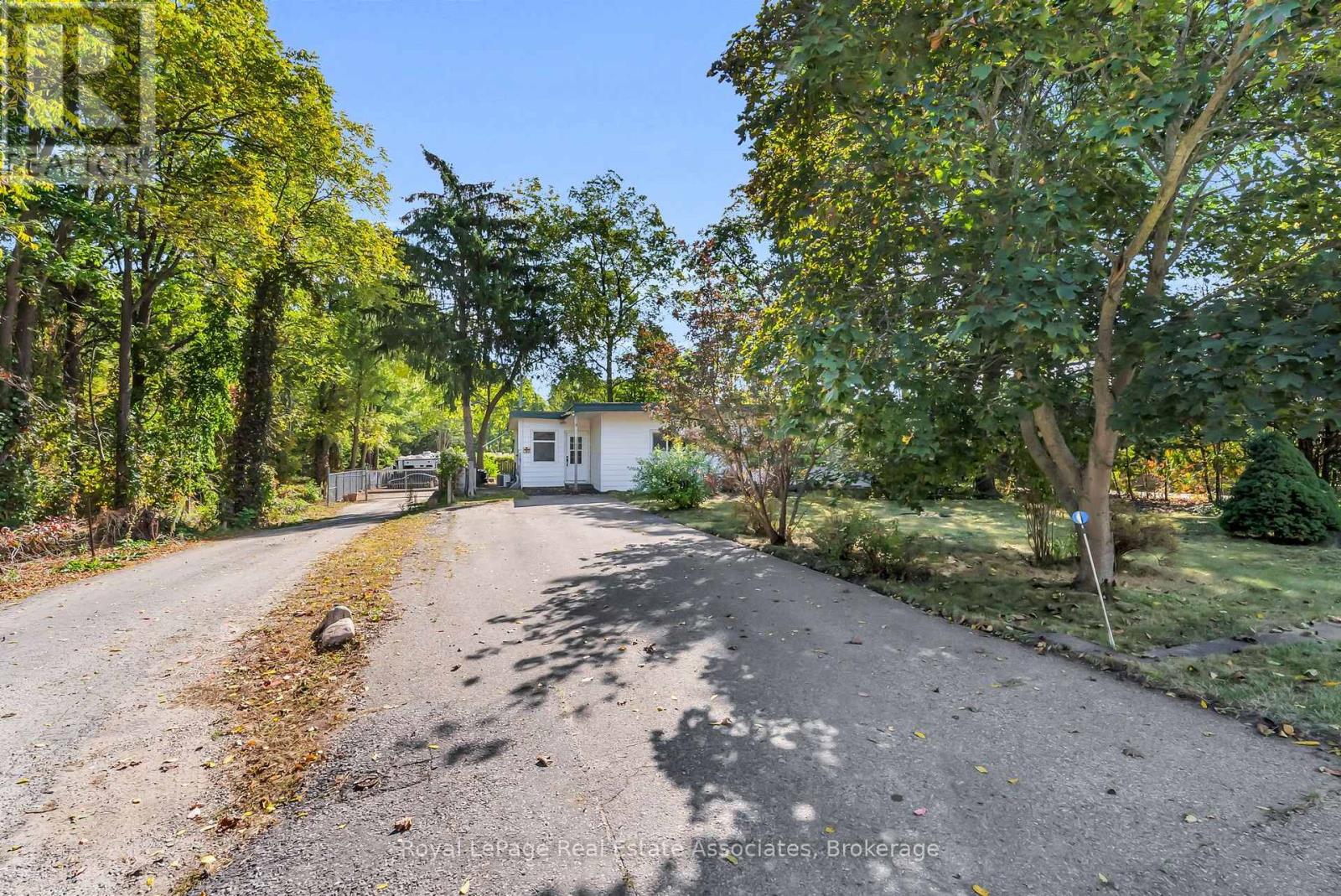 20 Adamson Street N, Halton Hills (Rural Halton Hills), Ontario  L0P 0A2 - Photo 4 - W13827938