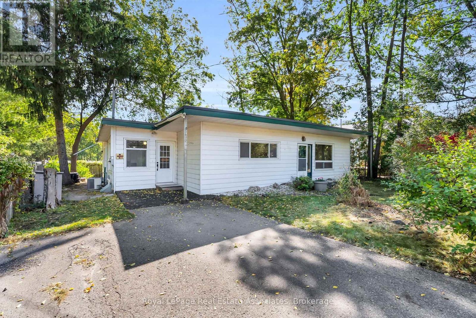 20 Adamson Street N, Halton Hills (Rural Halton Hills), Ontario  L0P 0A2 - Photo 6 - W13827938