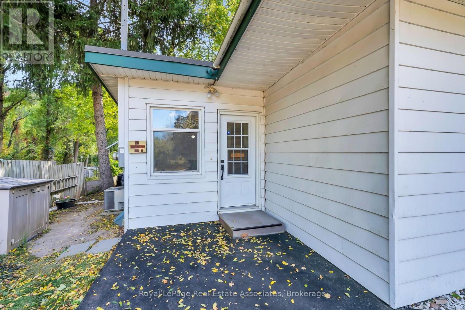 20 Adamson Street N, Halton Hills (Rural Halton Hills), Ontario  L0P 0A2 - Photo 7 - W13827938