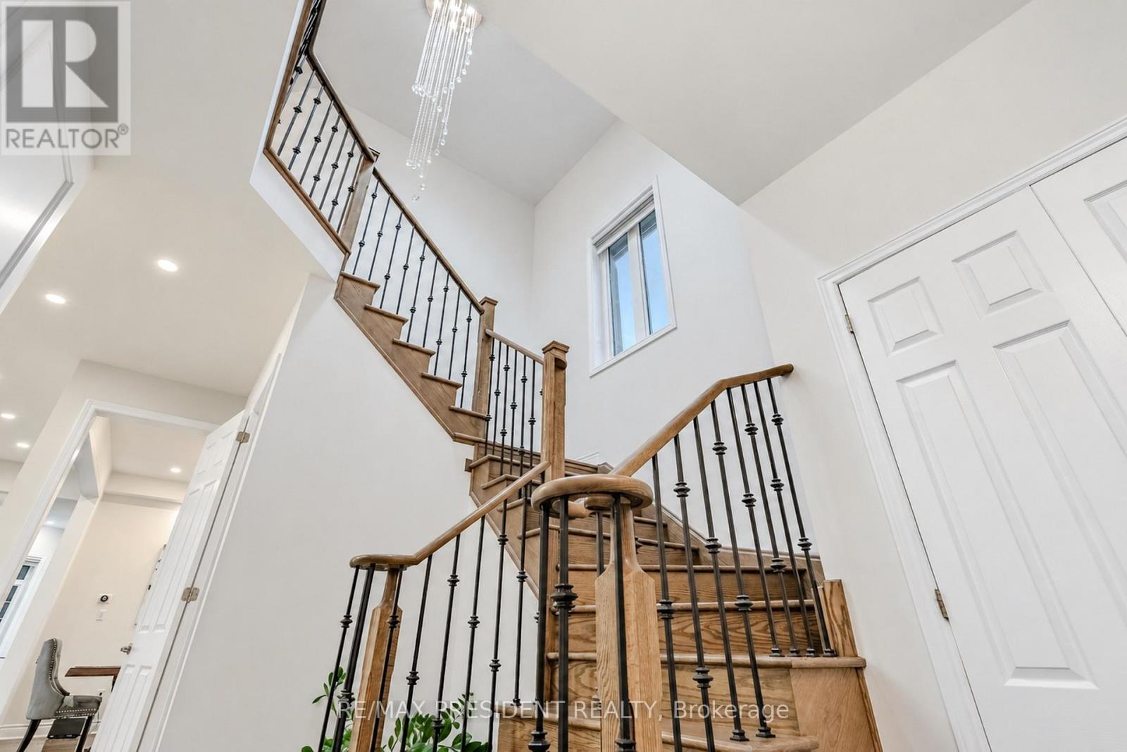 31 Monarch Drive, Halton Hills (Georgetown), Ontario  L7G 0H9 - Photo 6 - W13828804
