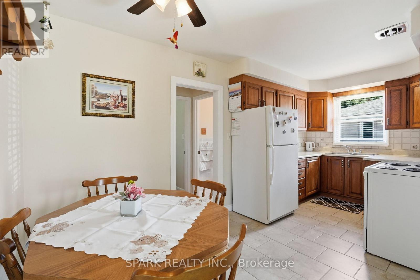 416 Delrex Boulevard, Halton Hills (Georgetown), Ontario  L7G 4H9 - Photo 9 - W13828922