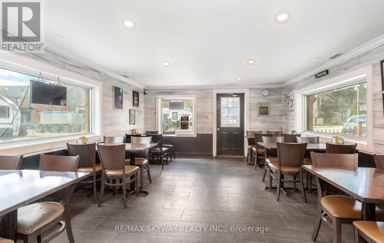 19 Main Street N, Milton (Campbellville), Ontario  L0P 1B0 - Photo 6 - W13829624