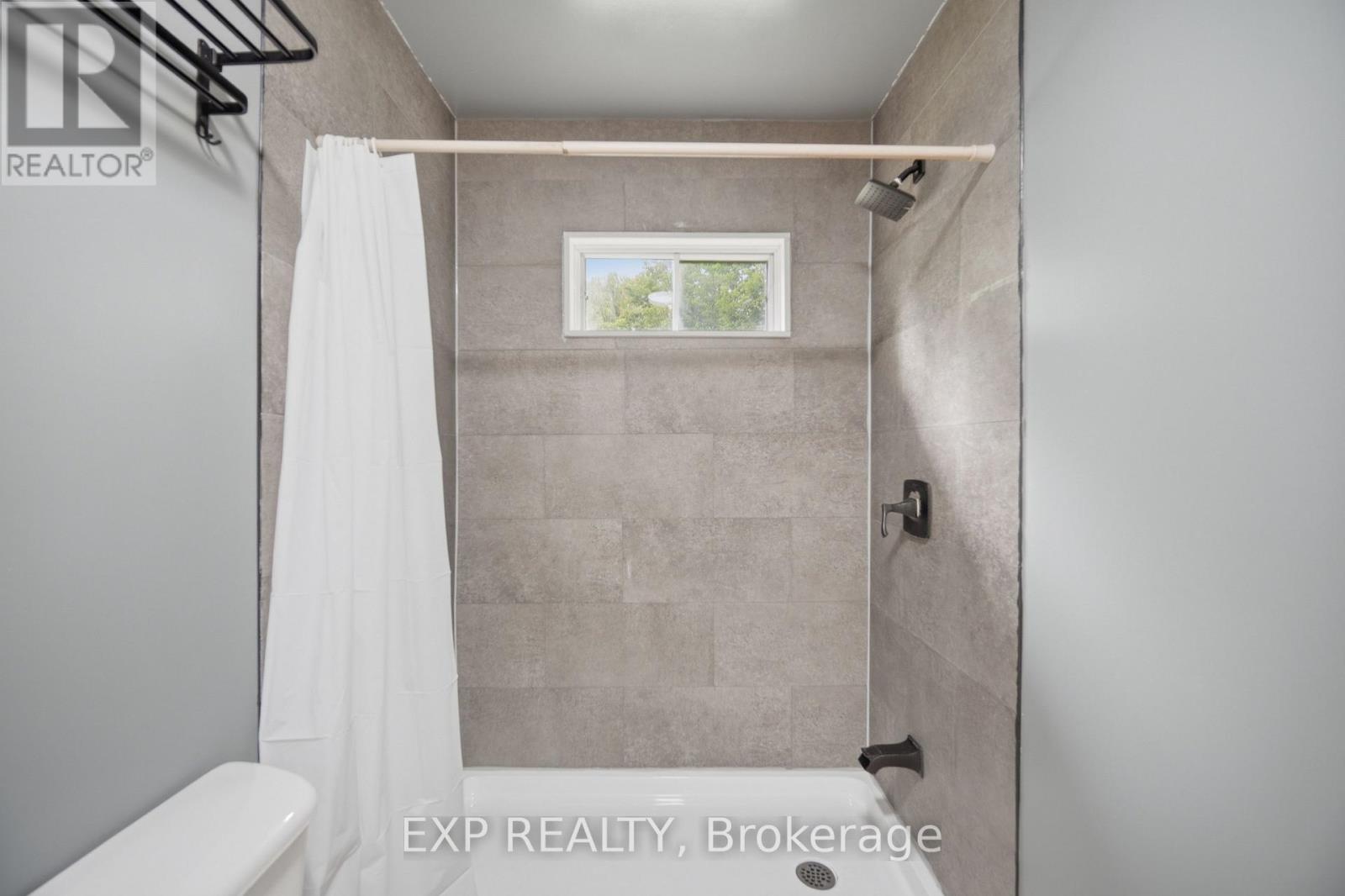32 Maple Avenue E, Halton Hills (Georgetown), Ontario  L7G 5M2 - Photo 19 - W13830454