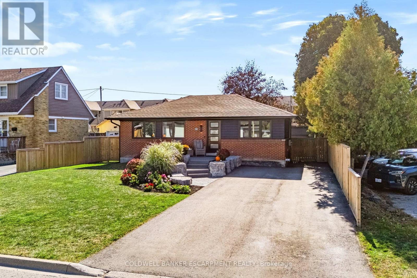 18 Meadvale Road, Halton Hills (Ac Acton), Ontario  L7J 2K8 - Photo 3 - W13832468