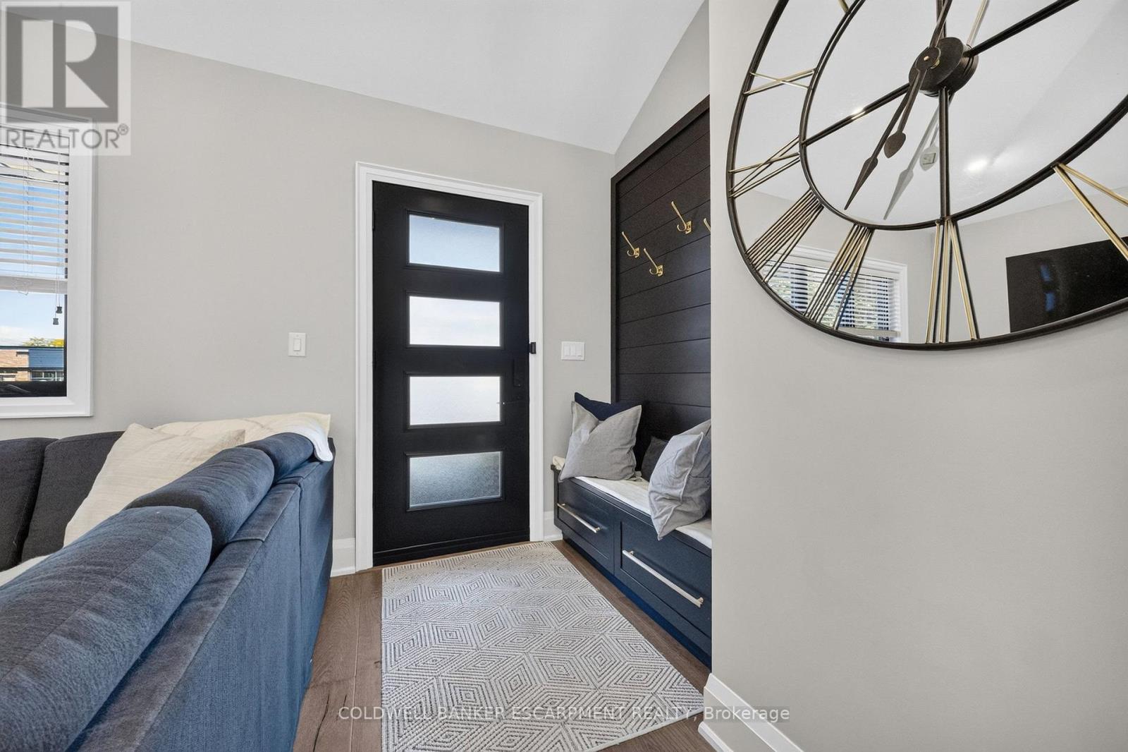 18 Meadvale Road, Halton Hills (Ac Acton), Ontario  L7J 2K8 - Photo 6 - W13832468