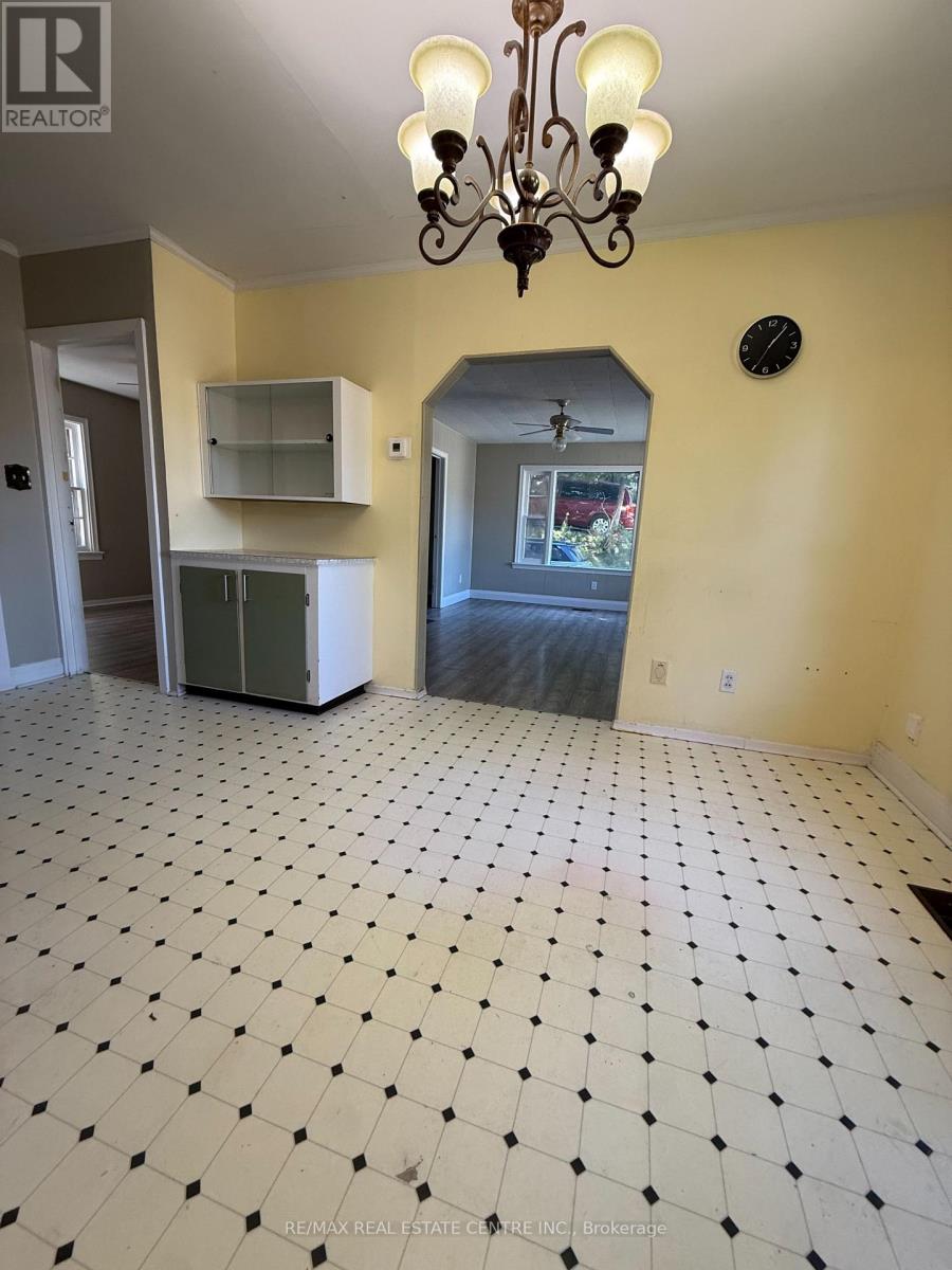 58 John Street, Halton Hills (Georgetown), Ontario  L7G 2J8 - Photo 6 - W13833600