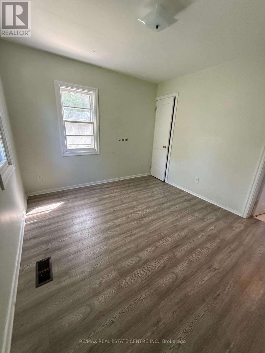 58 John Street, Halton Hills (Georgetown), Ontario  L7G 2J8 - Photo 8 - W13833600