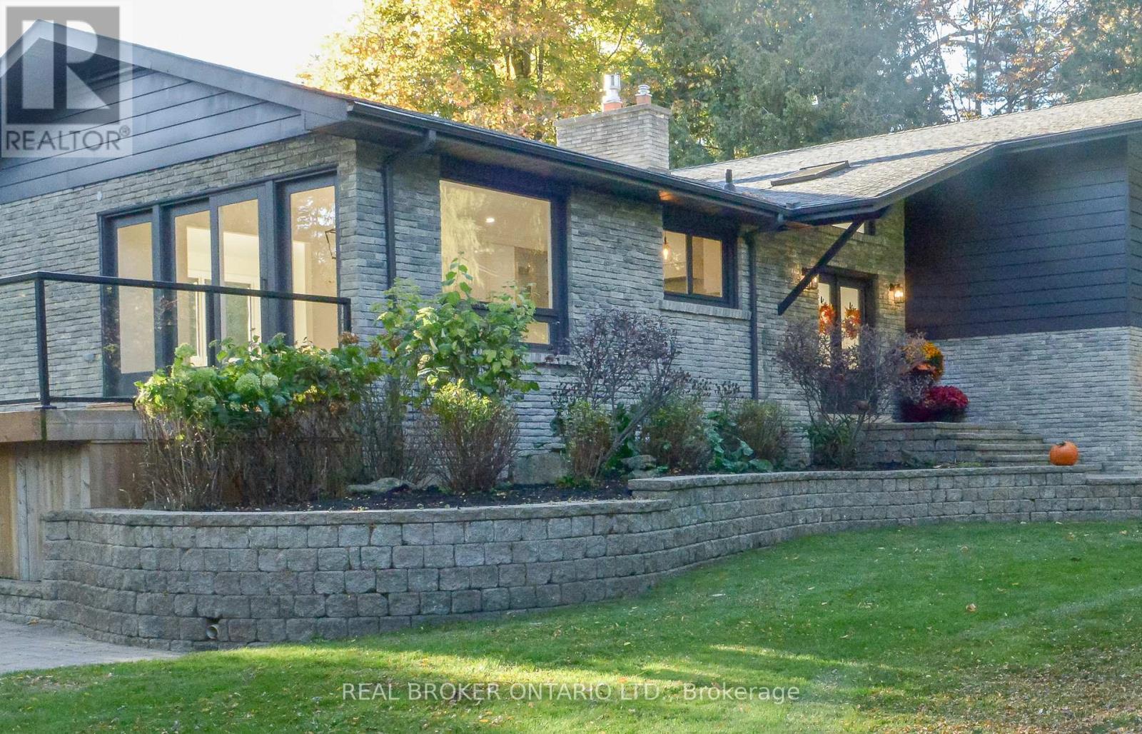 572 Main Street, Halton Hills (Glen Williams), Ontario  L7G 3T6 - Photo 2 - W13834990