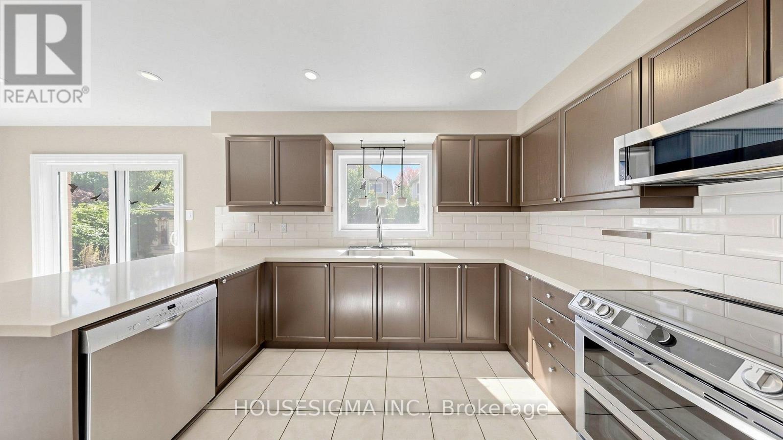 32 Willoughby Way, Halton Hills (Georgetown), Ontario  L7G 6C4 - Photo 10 - W13836026