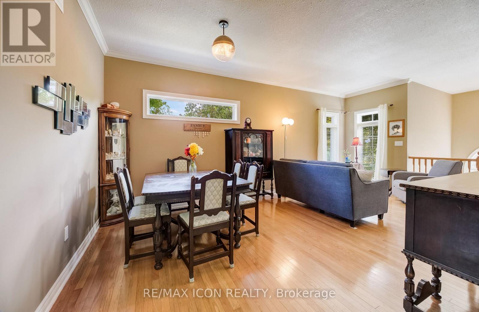 17 Kingsley Road, Halton Hills (Ac Acton), Ontario  L7J 2Z5 - Photo 7 - W13839716
