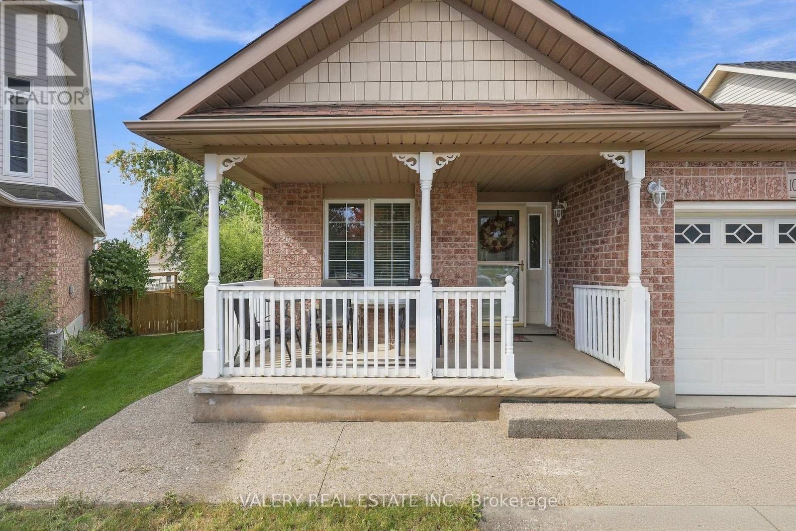 106 Doctor Moore Court, Halton Hills (Ac Acton), Ontario  L7J 3A7 - Photo 2 - W13844524