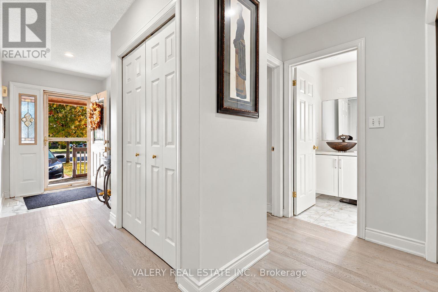 106 Doctor Moore Court, Halton Hills (Ac Acton), Ontario  L7J 3A7 - Photo 4 - W13844524