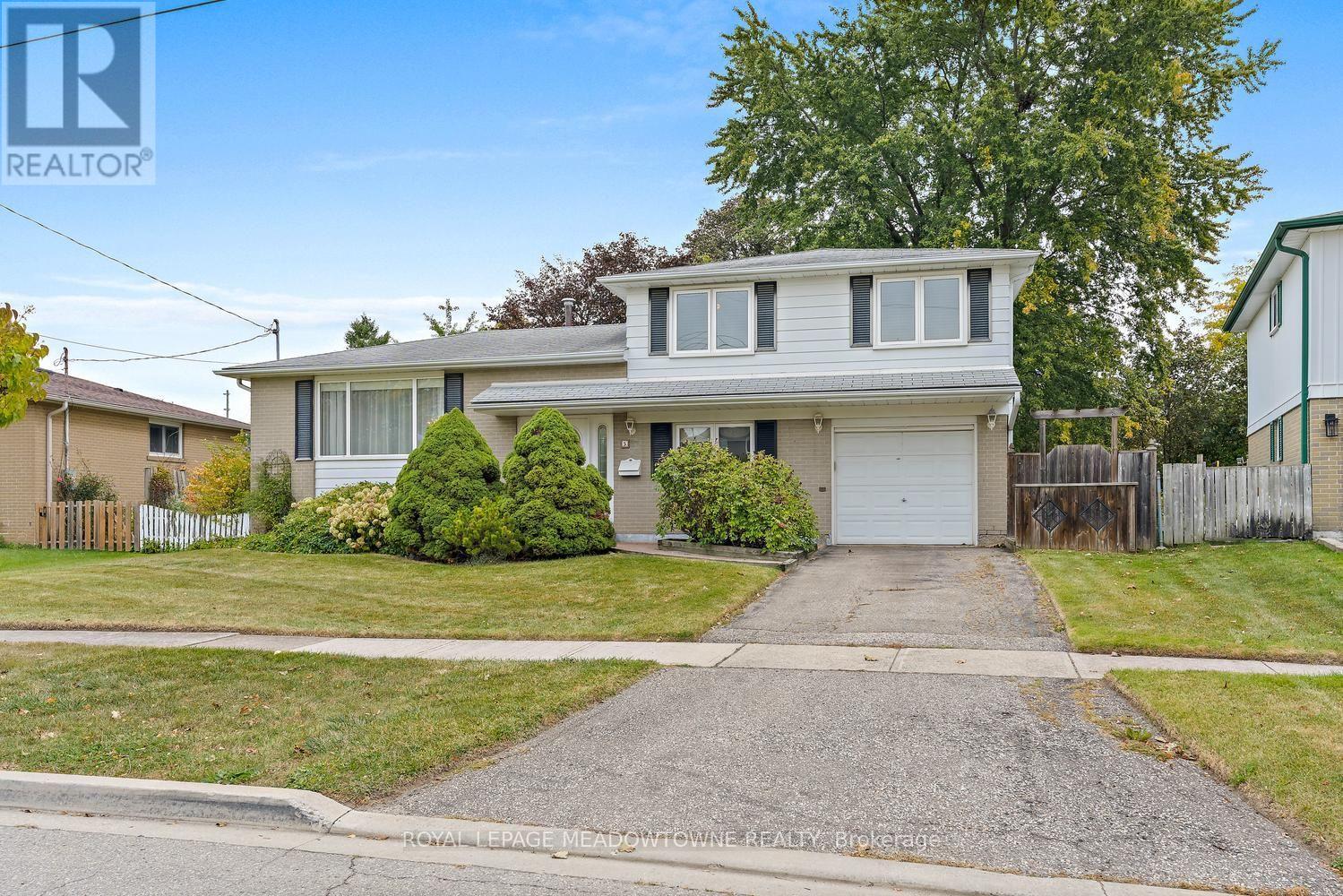 5 Lucinda Place, Halton Hills (Georgetown), Ontario  L7G 1J8 - Photo 1 - W13847394