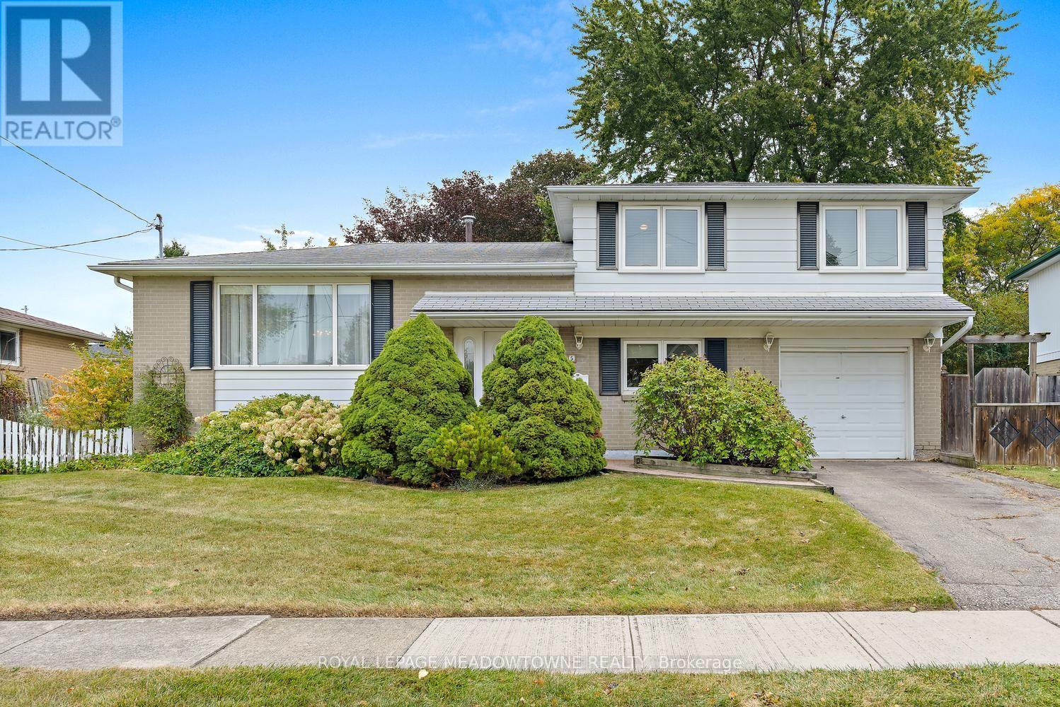 5 Lucinda Place, Halton Hills (Georgetown), Ontario  L7G 1J8 - Photo 2 - W13847394