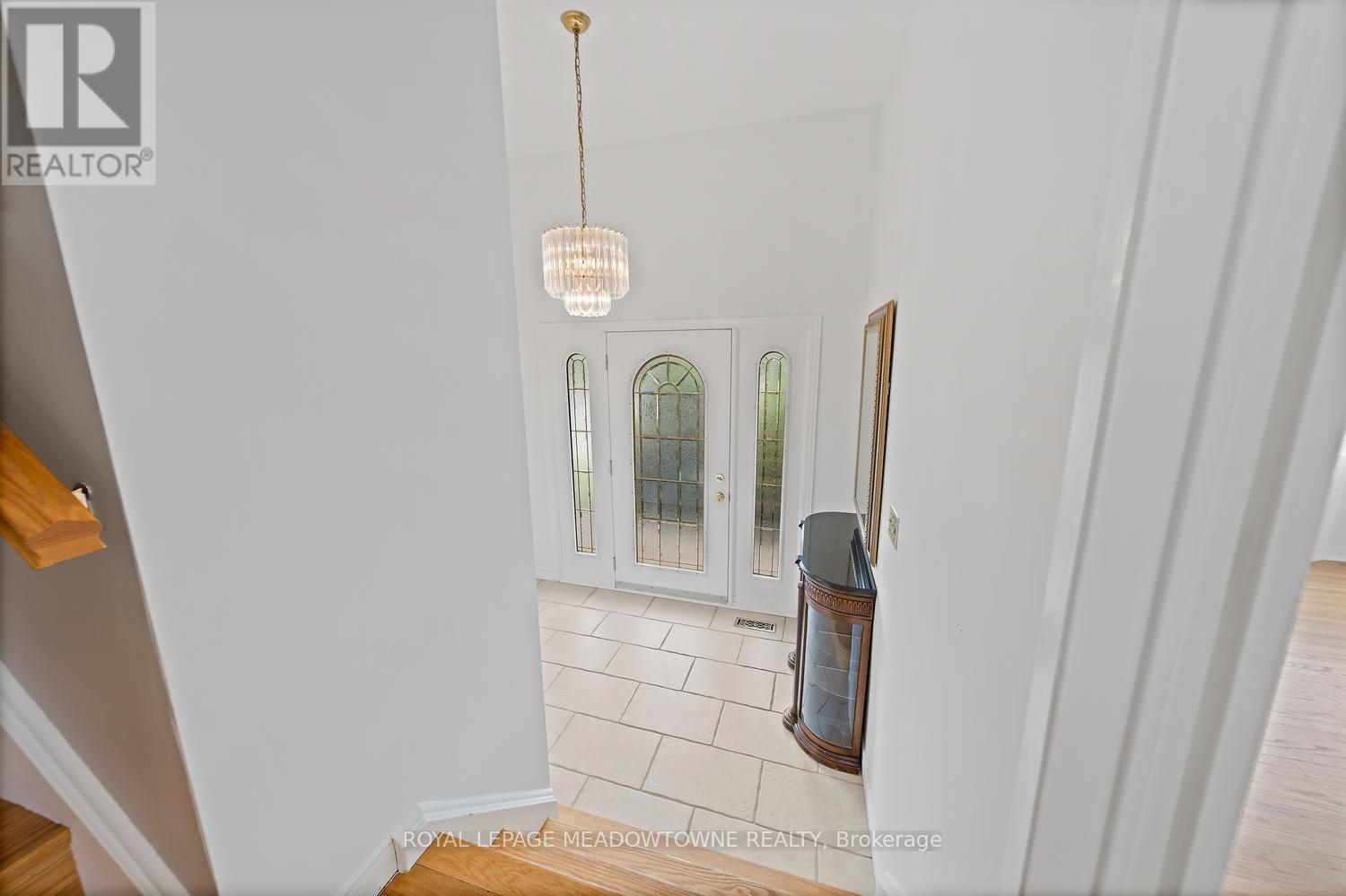 5 Lucinda Place, Halton Hills (Georgetown), Ontario  L7G 1J8 - Photo 5 - W13847394