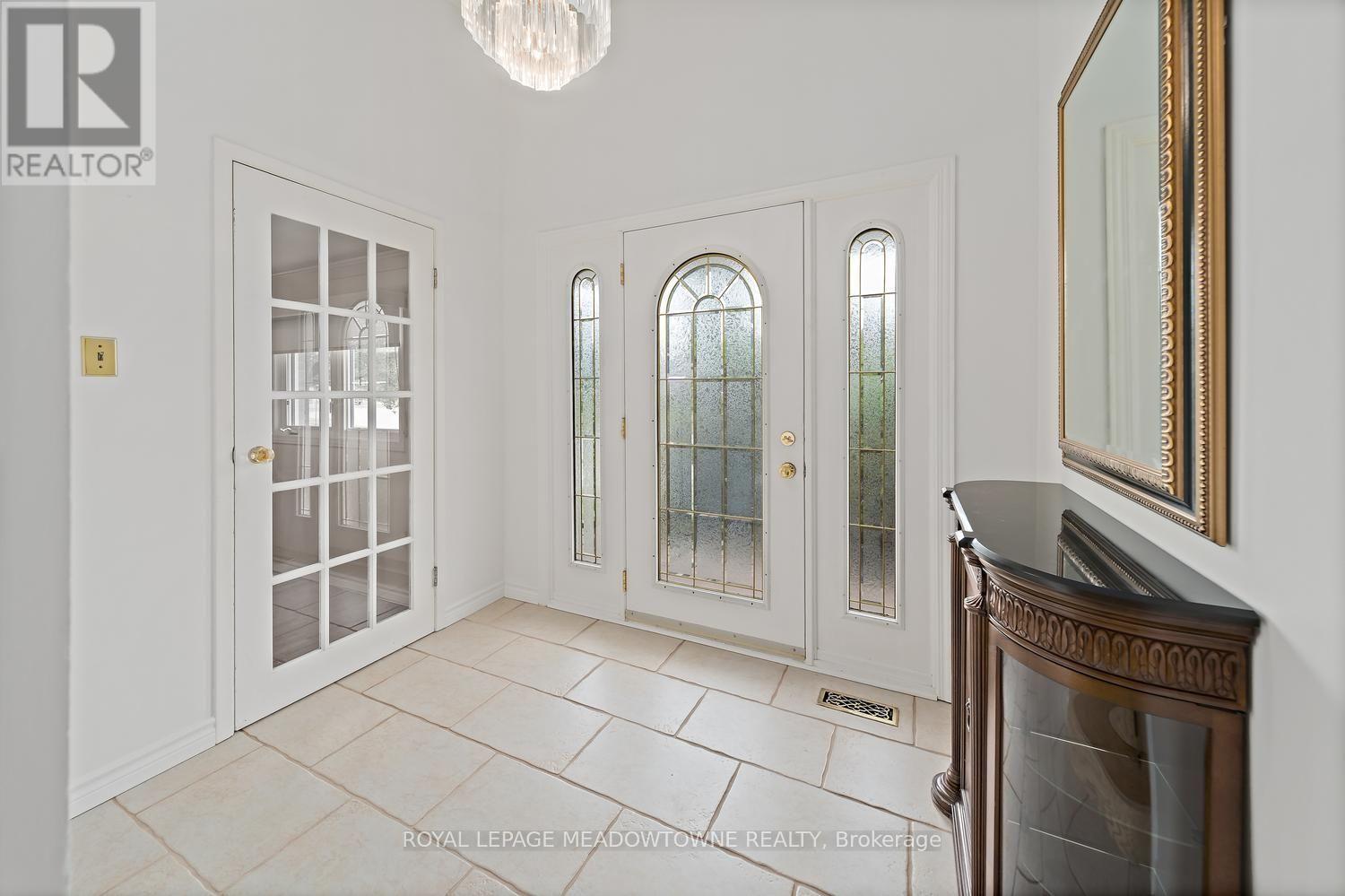 5 Lucinda Place, Halton Hills (Georgetown), Ontario  L7G 1J8 - Photo 6 - W13847394