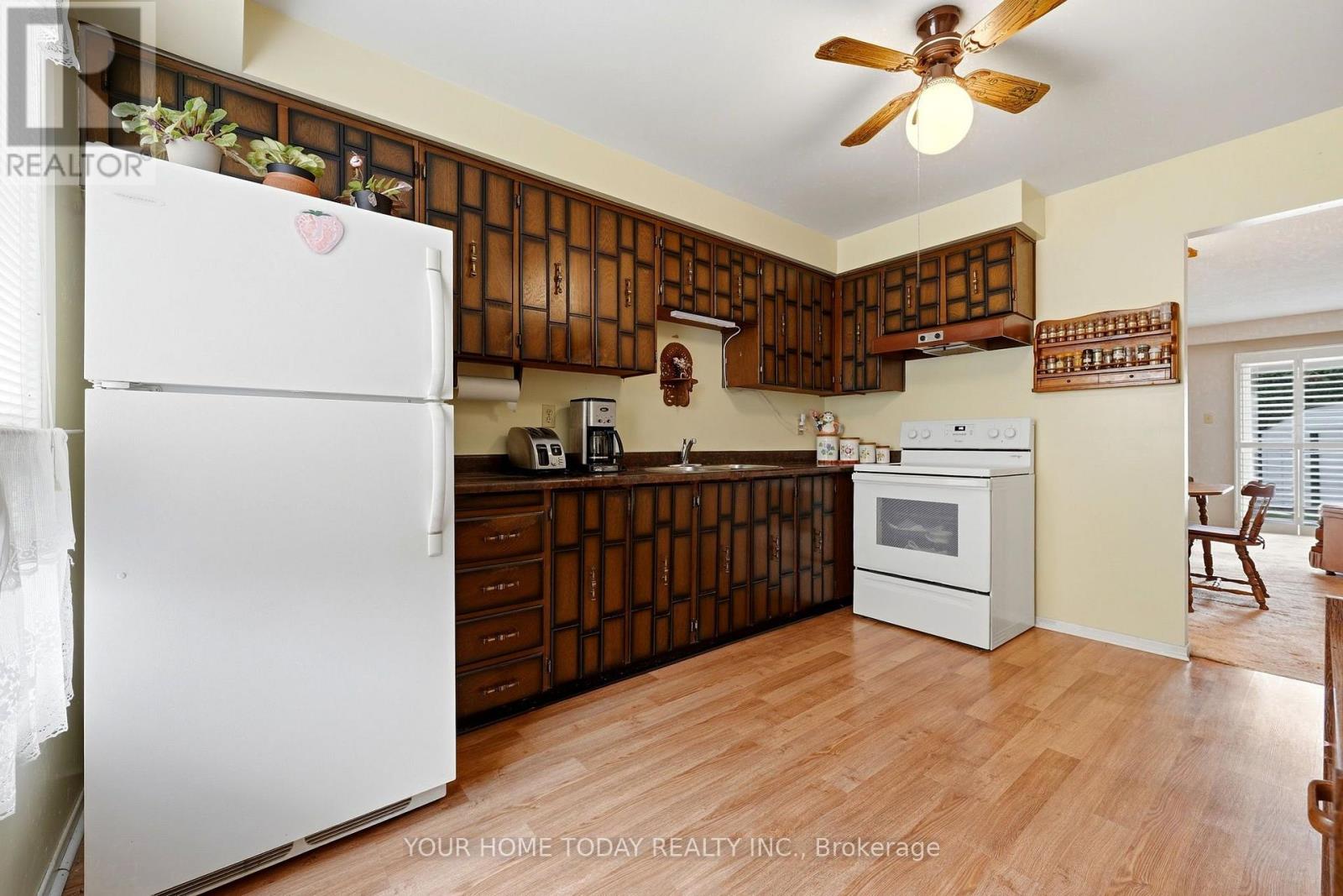 7 Greenore Crescent, Halton Hills (Ac Acton), Ontario  L7J 2T1 - Photo 5 - W13849282